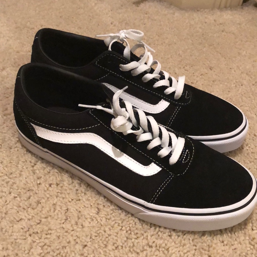 NEW size 10 old school b&w vans